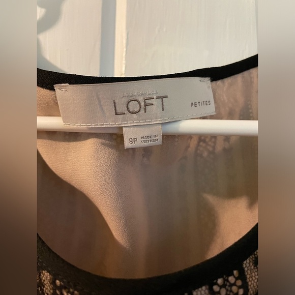 Loft black lace blouse 8 petite like new - Picture 3 of 5